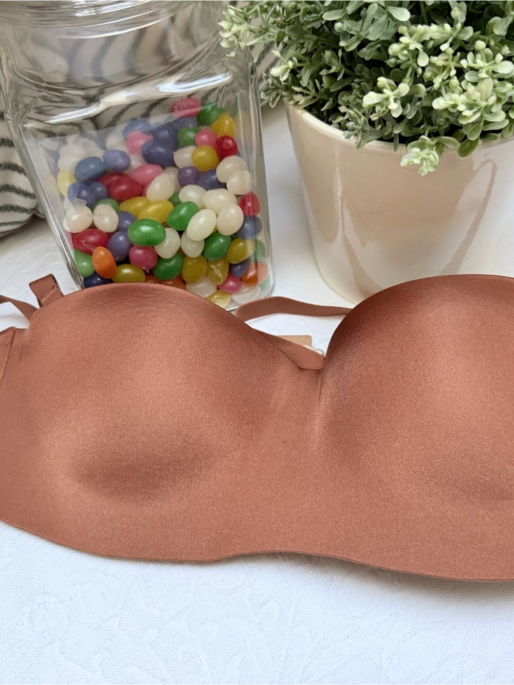 SKIMS Wireless Strapless Bra - 34D Bronze - Picture 7 of 10
